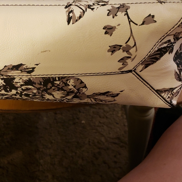 Betsy Johnson flower purse - Picture 4 of 7